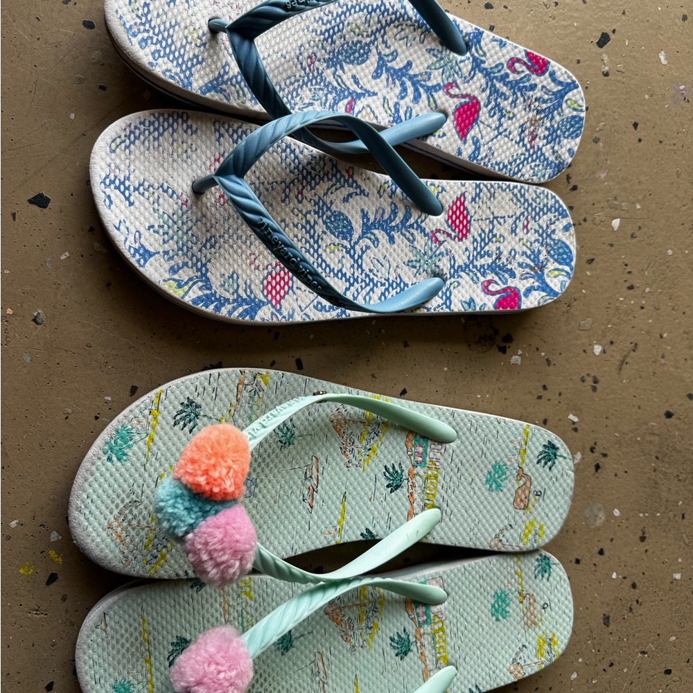 Vineyard Vines Blue and Pink Patterned Sandals
